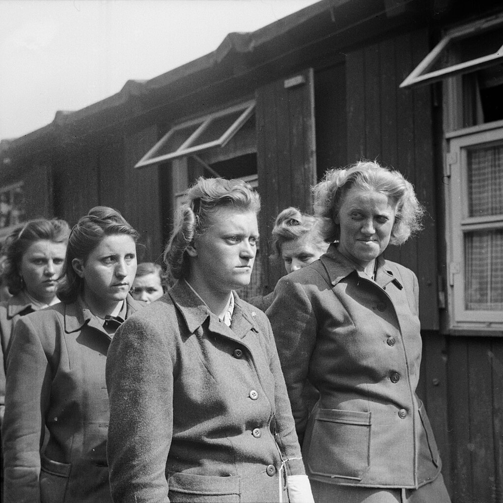 Bergen-Belsen SS overseers in captivity. First from the right, 191 cm tall Hertha Bothe, who was sentenced to 10 years (Wikipedia)